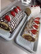 Rocamboles decorados com morangos